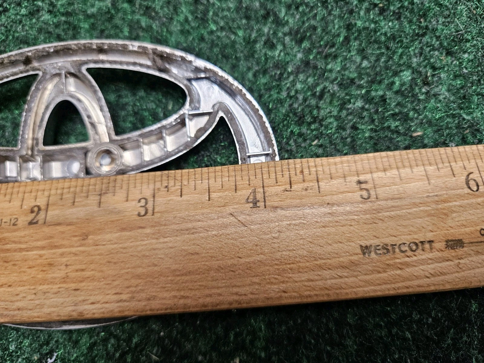 TOYOTA 2485 CHROME EMBLEM LOGO BADGE SYMBOL SIGN USED OEM 5M2