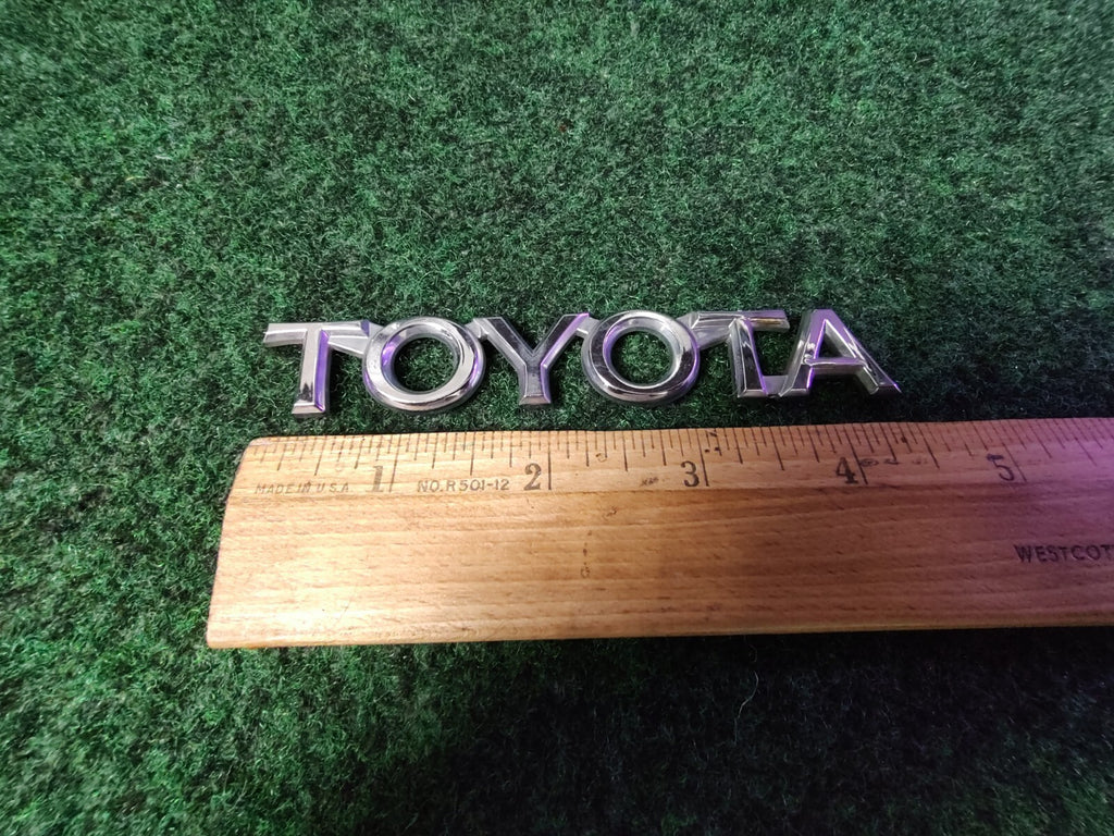 1997-2001 Toyota Camry Rear Trunk Lid Emblem Badge Chrome OEM 75447-33040 6S4