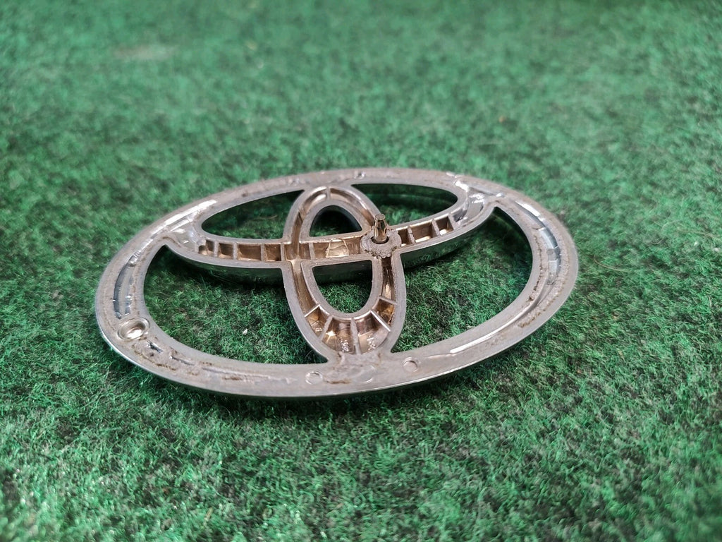 2002-2006 Toyota Camry XLE Emblem Logo Symbol Badge Rear Tailgate Chrome 1S1