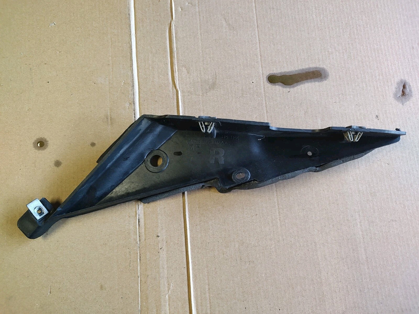 05-13 OEM Chevy Corvette C6 Windshield RH A Pillar Trim Bracket JT6