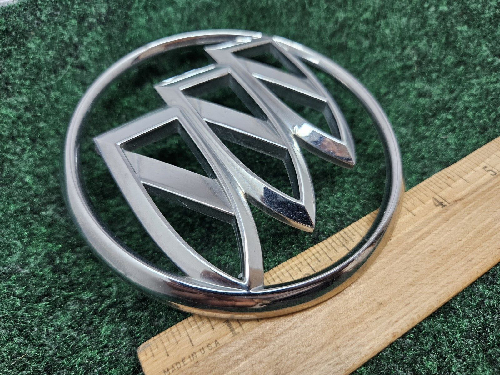 Buick OEM Allure Lacrosse Lucerne Chrome Rear Emblem Badge Logo  20795277 GL1