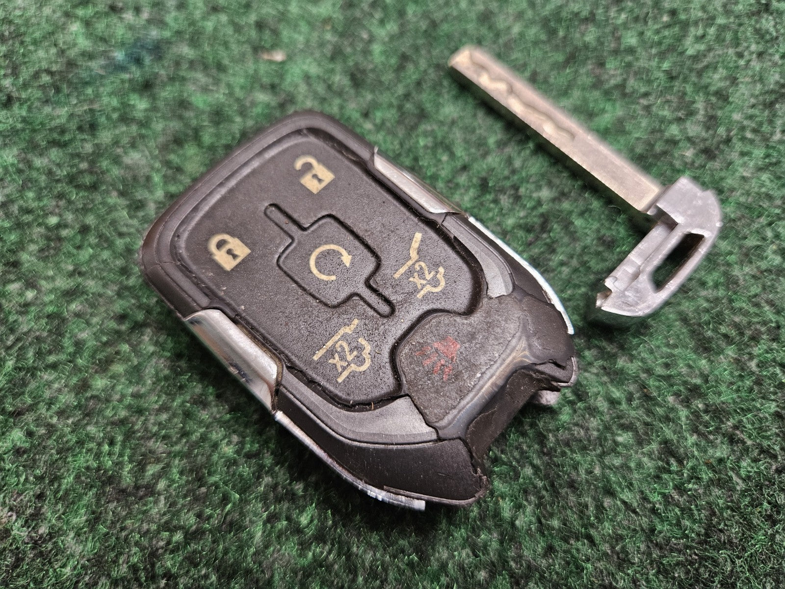 OEM GMC HYQ1AA Key Fob w/ 6 Buttons KeyFob Keless Entry Used Key Is Cut 7S5