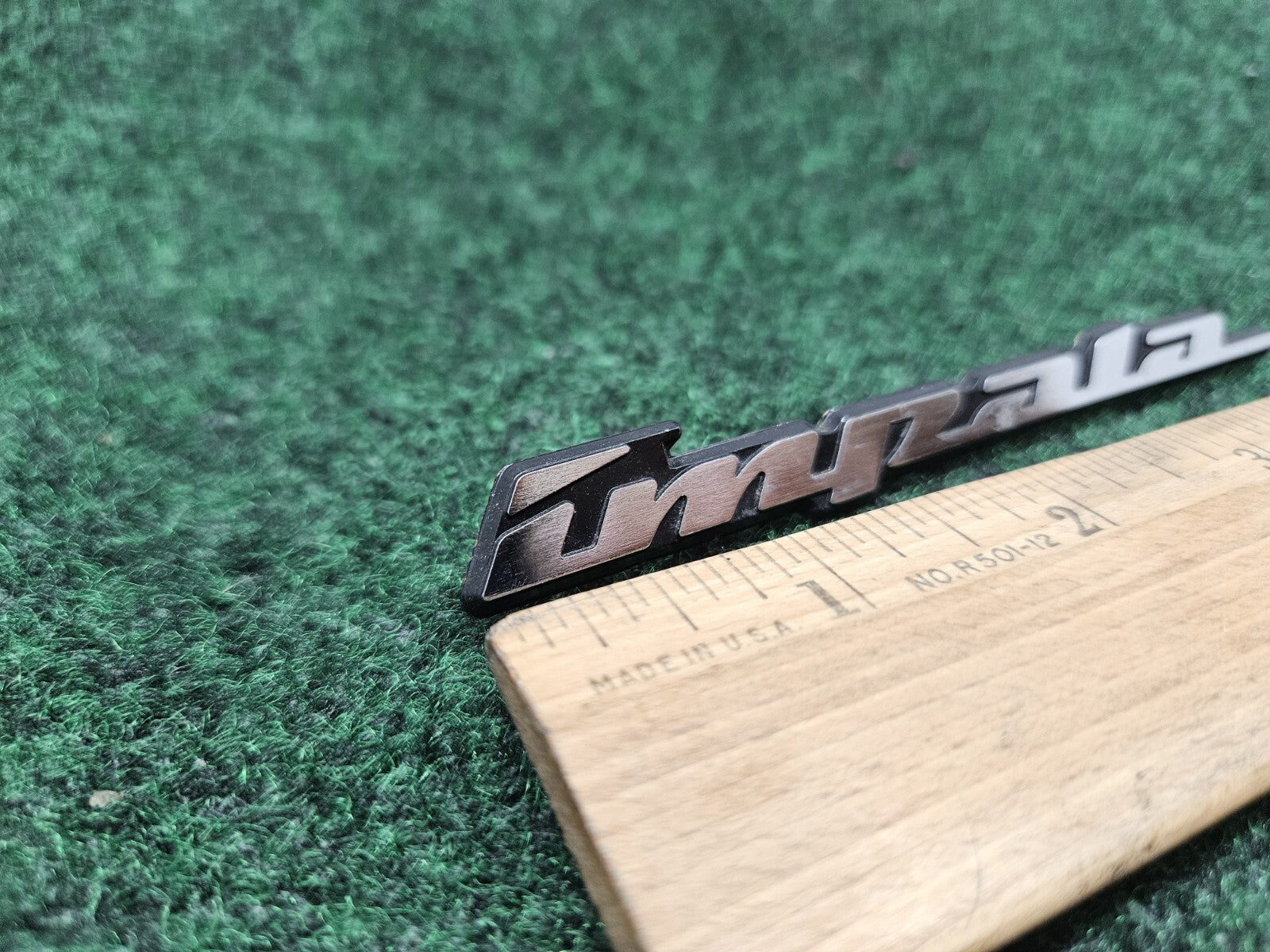 2000-2005 Chevrolet Impala Panel Emblem NAME PLATE BADGE 10290600 OEM GL1