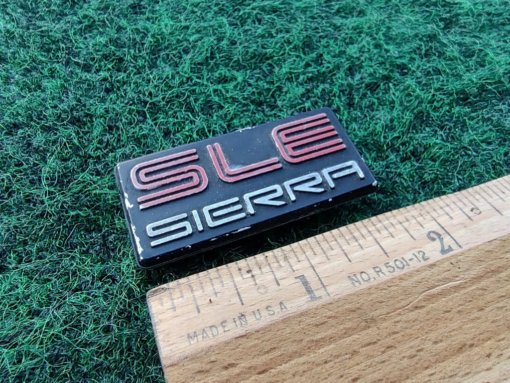 88-94  SLE Sierra Side Roof Pillar Side Cab Emblems Nameplate Red Chrome Oem 2L3
