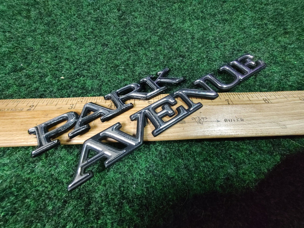 BUICK PARK AVENUE SIDE EMBLEM LOGO BADGE SYMBOL NAME PLATE BADGE USED 6S7