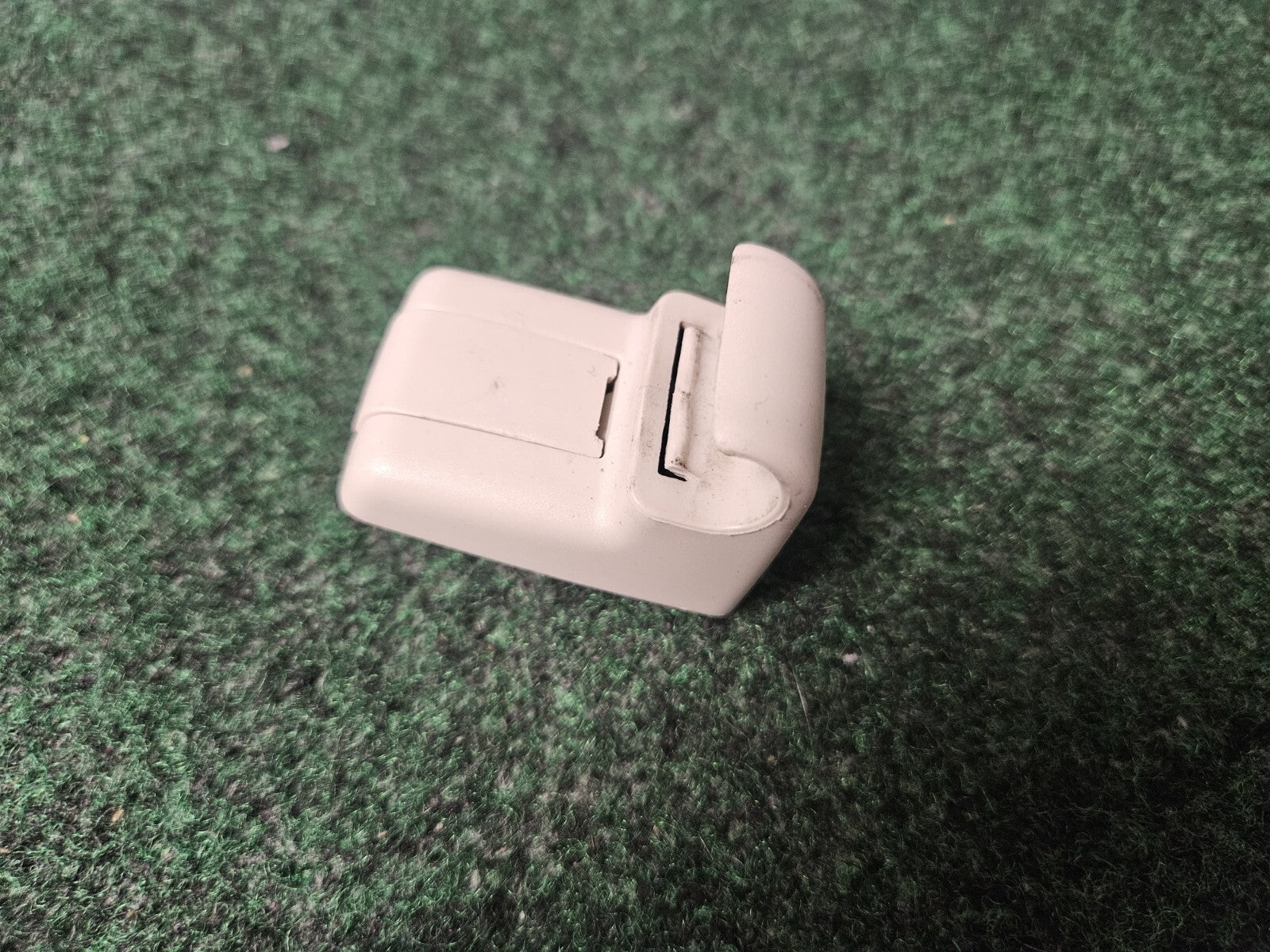 2006-2012 Land Rover Range Rover Sport Beige Sun Visor Clip Retainer OEM 4S7