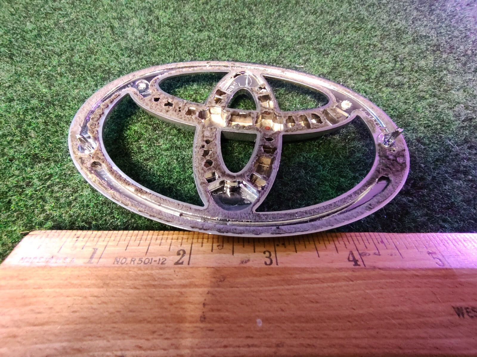 Toyota OEM EMBLEM Name Plate Badg  Logo 90975-02072 4L5