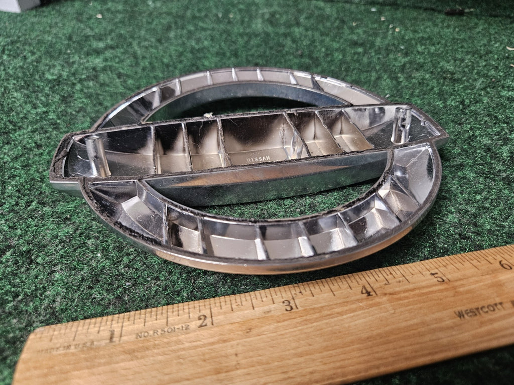 2004 2006 2008 2010 2012 2014 2015 Nissan Titan Armada Grille Emblem OEM 4M4