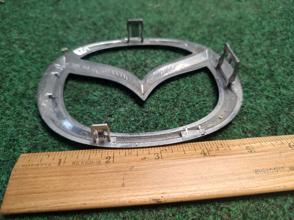 11-14 Mazda 2 Hatchback Mazdaspeed Sedan Front Mazda Emblem C235-51-731A 3S4