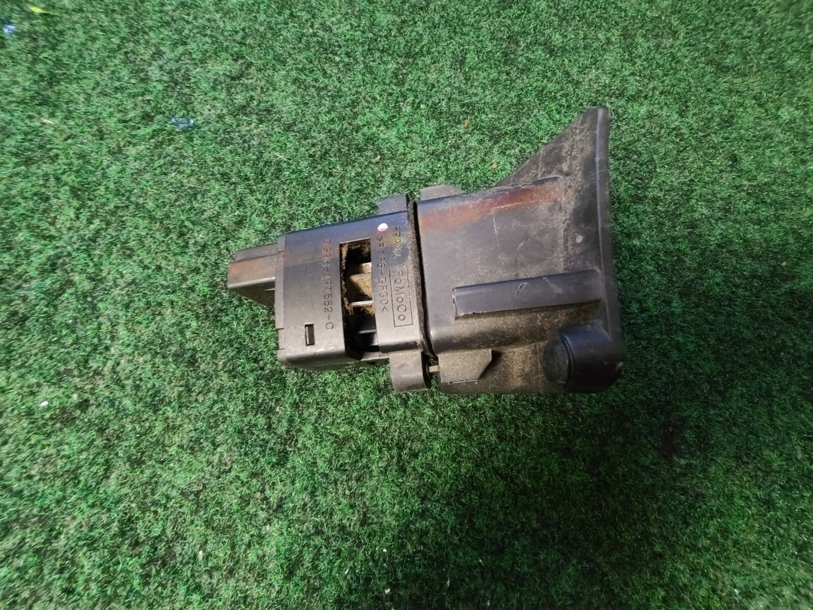 2013-2016 FORD FUSION LINCOLN MKZ AC DEFROST SENSOR RELAY SWITCH DG9H-19T562 4L8