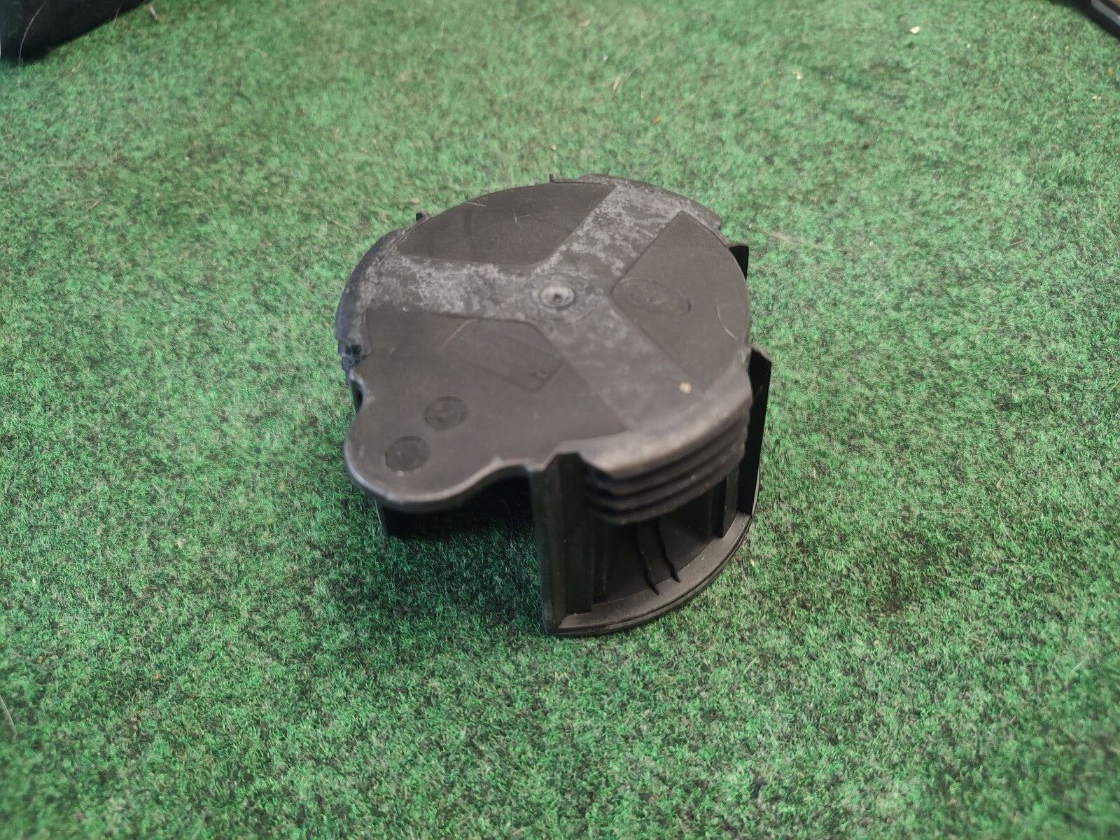 2006-13 LAND ROVER RANGE ROVER FRONT CONSOLE CUP HOLDER CUPHOLDER INSERT OEM 1S7