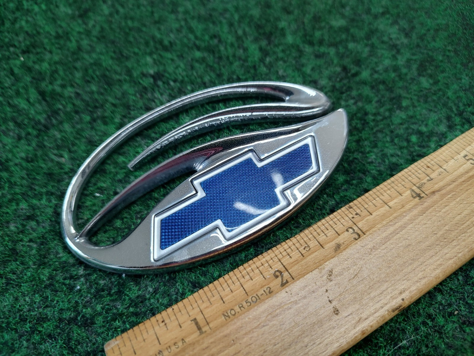 97 98 99 00 01 02 03 CHEVROLET MALIBU REAR LID EMBLEM LOGO BADGE SIGN USED 4S1