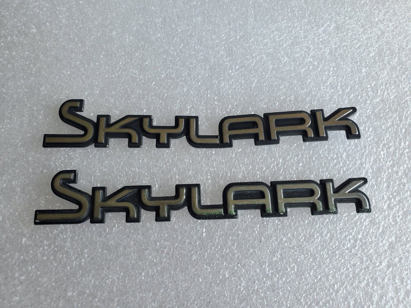 (2) 1985-1991 Skylark Name Plate Emblem Fender  Badge Nameplate OEM VNTG