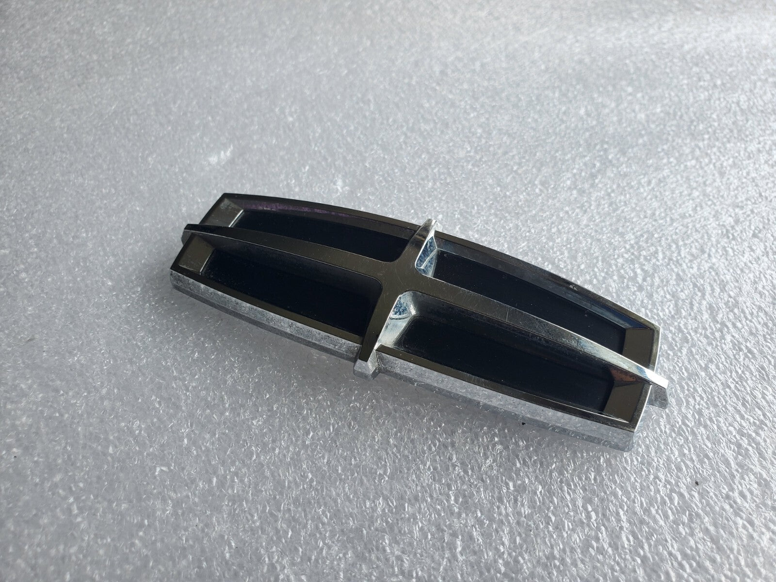 2010-2012 LINCOLN MKZ FRONT RIGHT PASSENGER FENDER BADGE LOGO EMBLEM OEM 2L1