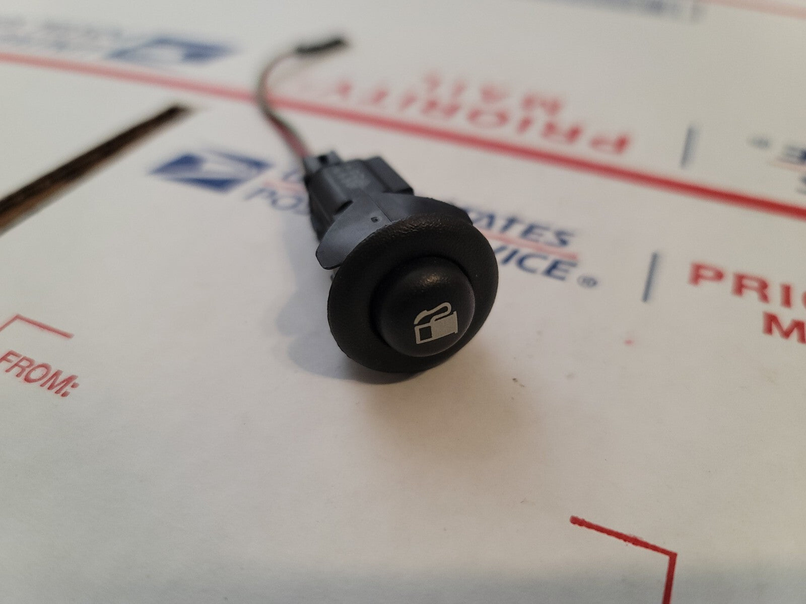 OEM 2011-2021 Jeep Grand Cherokee FUEL FILLER DOOR SWITCH GAS HATCH SWITCH 8L3