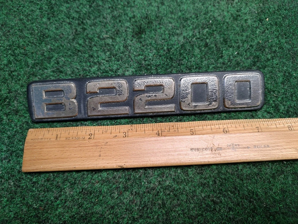 1986-1993 MAZDA B2200 SIDE FENDER EMBLEM BADGE SYMBOL LOGO NAMEPLATE 2S4