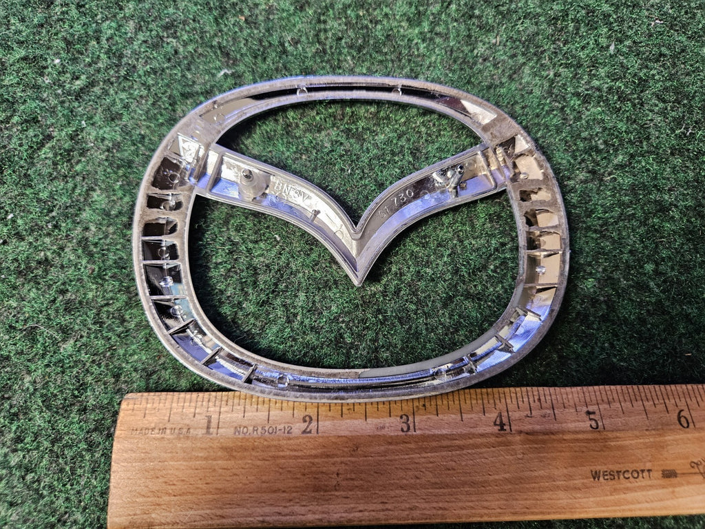 04 05 06 07 08 09 MAZDA 3  EMBLEM LOGO BADGE OEM BN8V-51-730 5L9