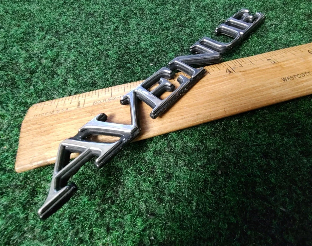 BUICK PARK AVENUE SIDE EMBLEM LOGO BADGE SYMBOL NAME PLATE BADGE USED 4S4