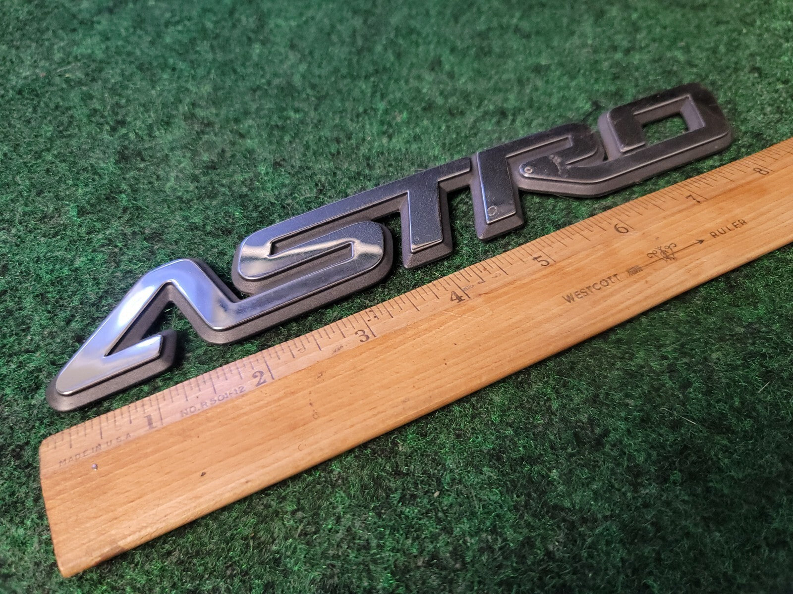 1996-2005 CHEVROLET Astro Van Rear Emblem Badge Logo Nameplate 15724741 OEM 2S9
