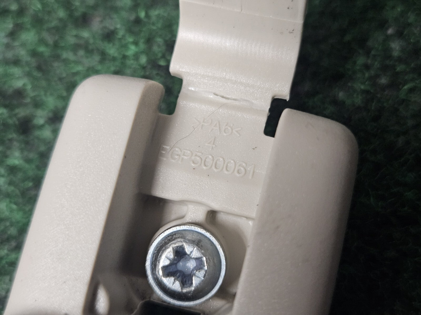 2006-2012 Land Rover Range Rover Sport Beige Sun Visor Clip Retainer OEM 4S7