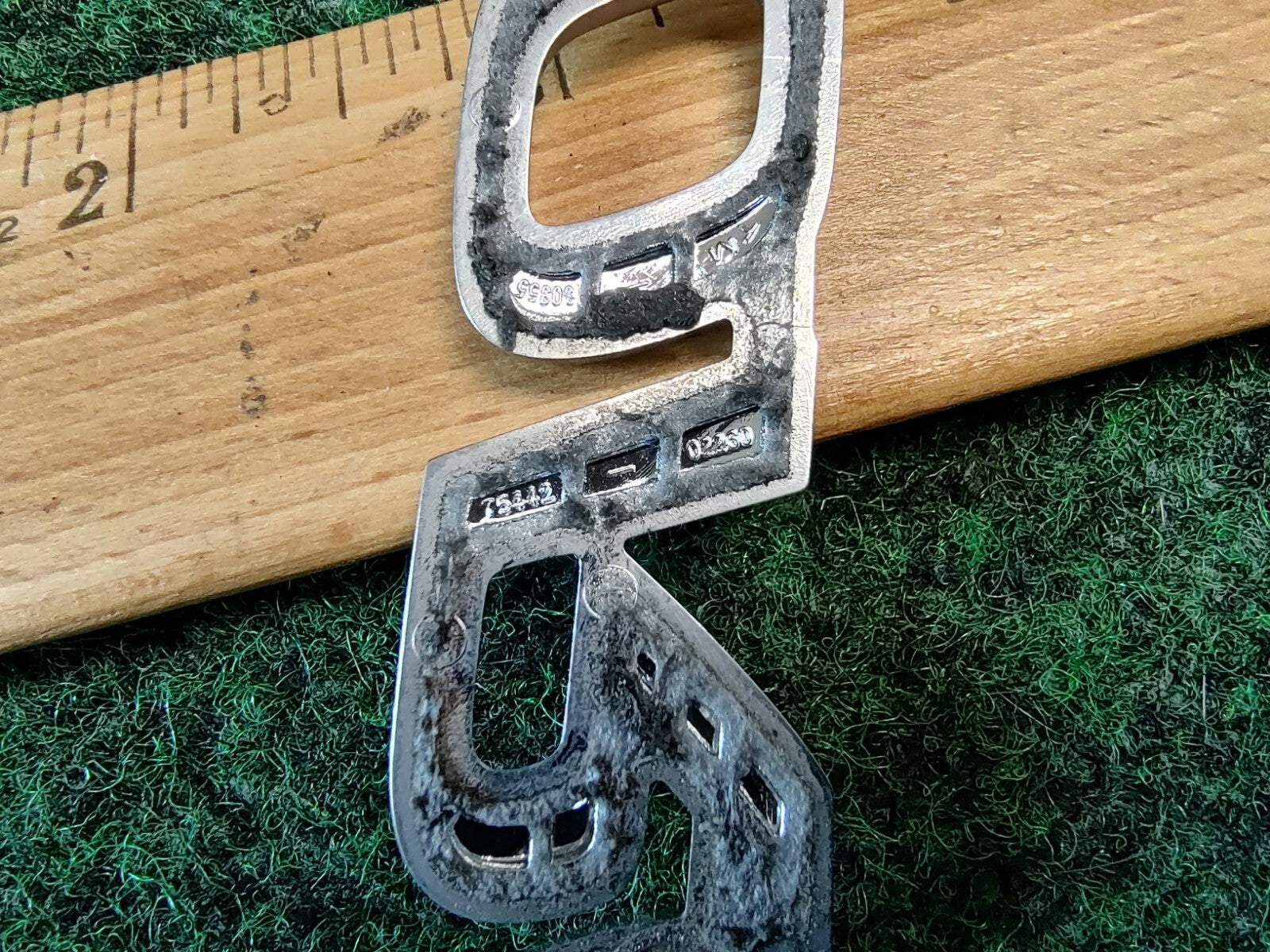 09 11 13 TOYOTA COROLLA TRUNK CHROME  EMBLEM 75442 02260 3S8
