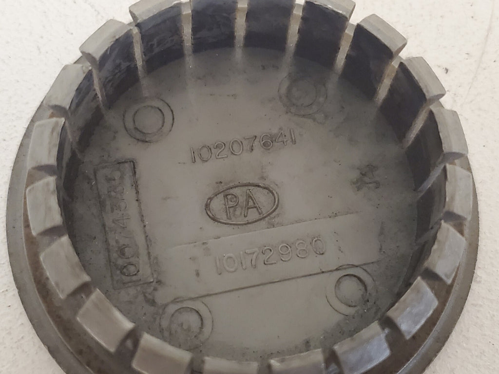 1992-1997 OLDSMOBILE CUTLASS center cap P/N 10207641 5L3