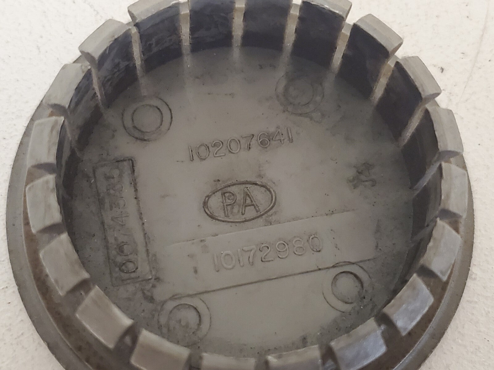 1992-1997 OLDSMOBILE CUTLASS center cap P/N 10207641 5L3