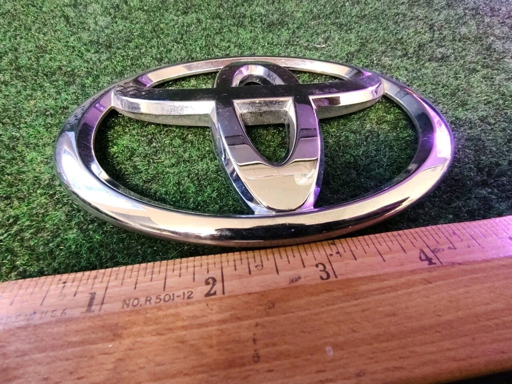 Toyota OEM EMBLEM Name Plate Badg  Logo 90975-02072 4L5