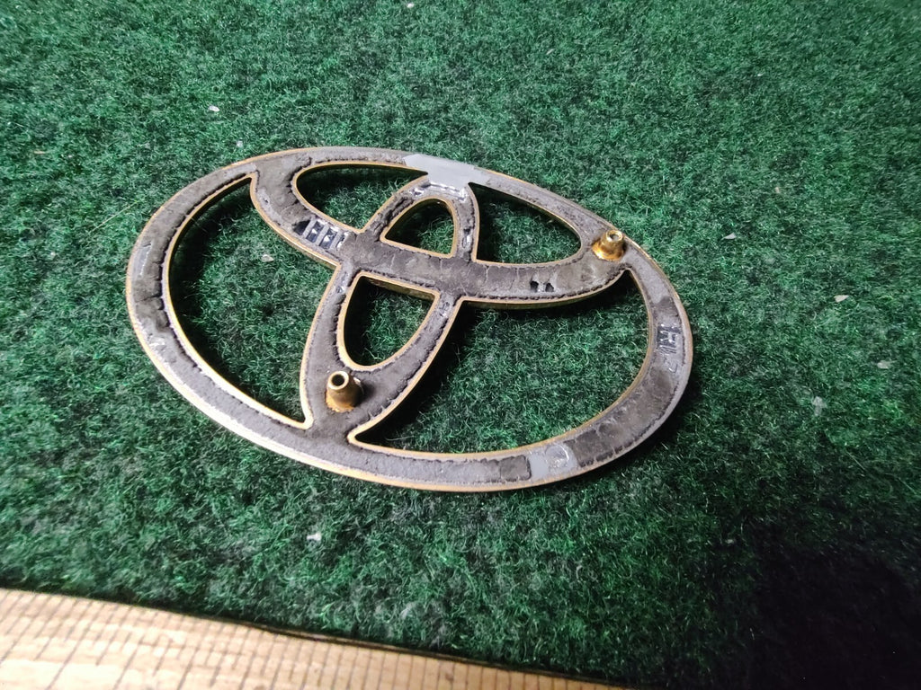 Toyota Chrome Emblem Logo Symbol Name Plate Gold See Measurements 4" 1S2