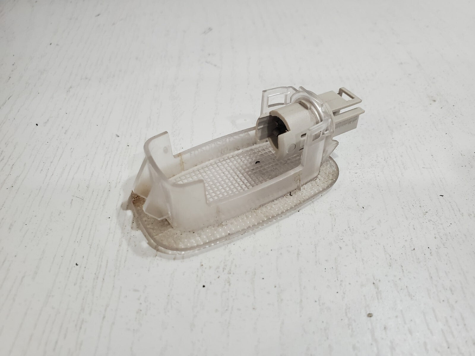 2010 - 2013 MERCEDES BENZ C300 INTERIOR COURTESY LIGHT LAMP A2218200401 OEM 7L9