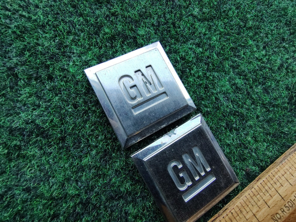 2 CADILLAC ESCALADE CHEVROLET TAHOE GM SIDE EMBLEM BADGE SYMBOL LOGO GM OEM 4S9