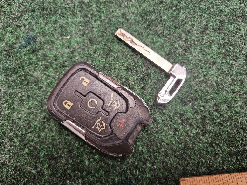 OEM GMC HYQ1AA Key Fob w/ 6 Buttons KeyFob Keless Entry Used Key Is Cut 7S5