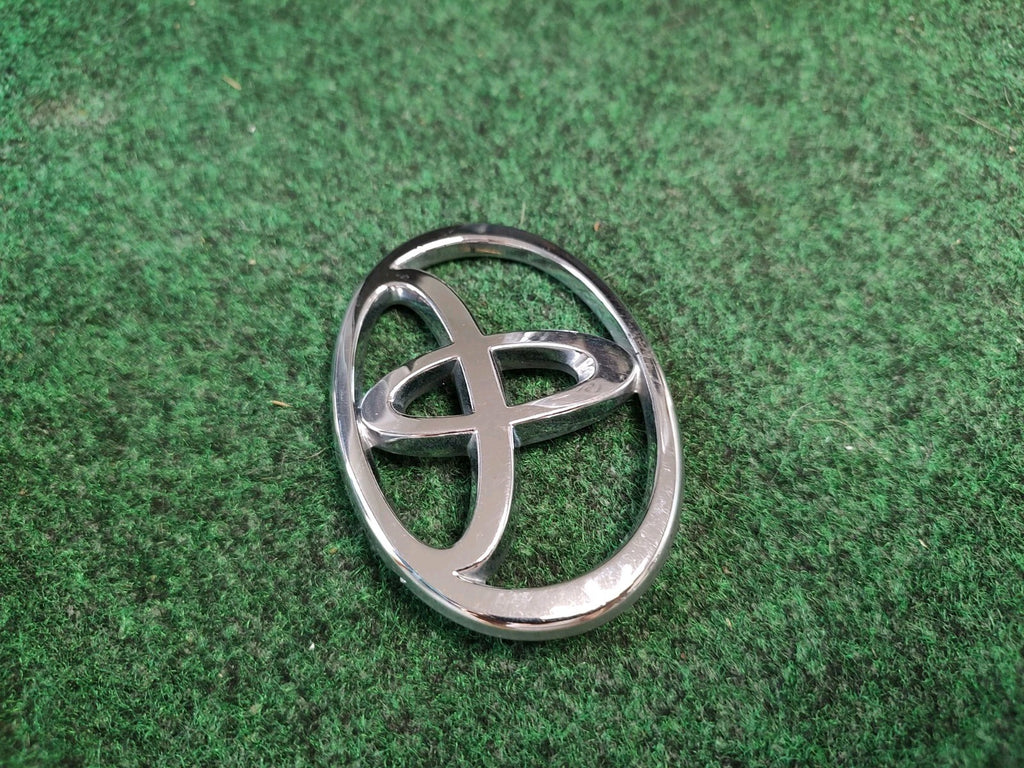 2002-2006 Toyota Camry XLE Emblem Logo Symbol Badge Rear Tailgate Chrome 1S1