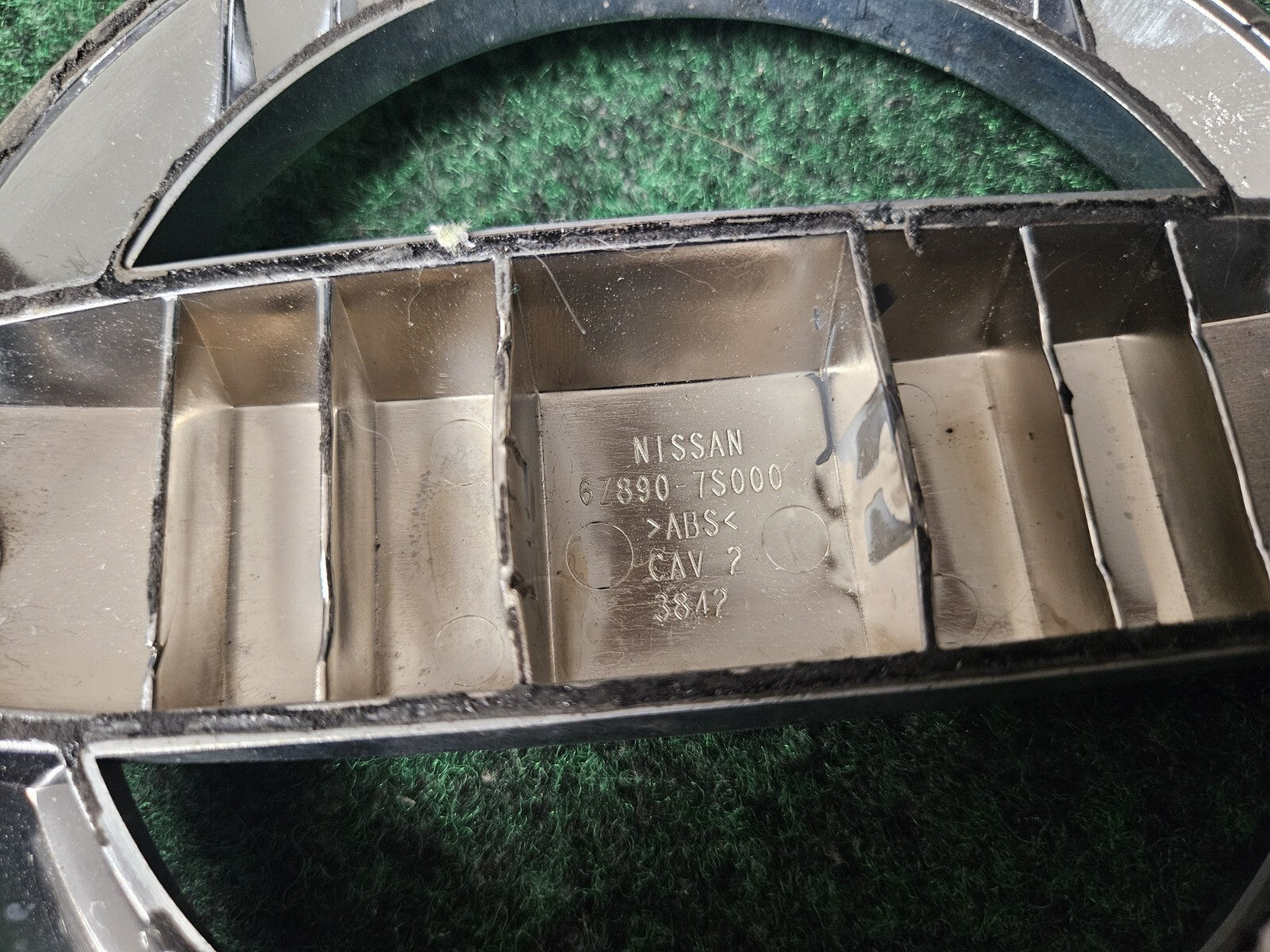 2004 2006 2008 2010 2012 2014 2015 Nissan Titan Armada Grille Emblem OEM 4M4