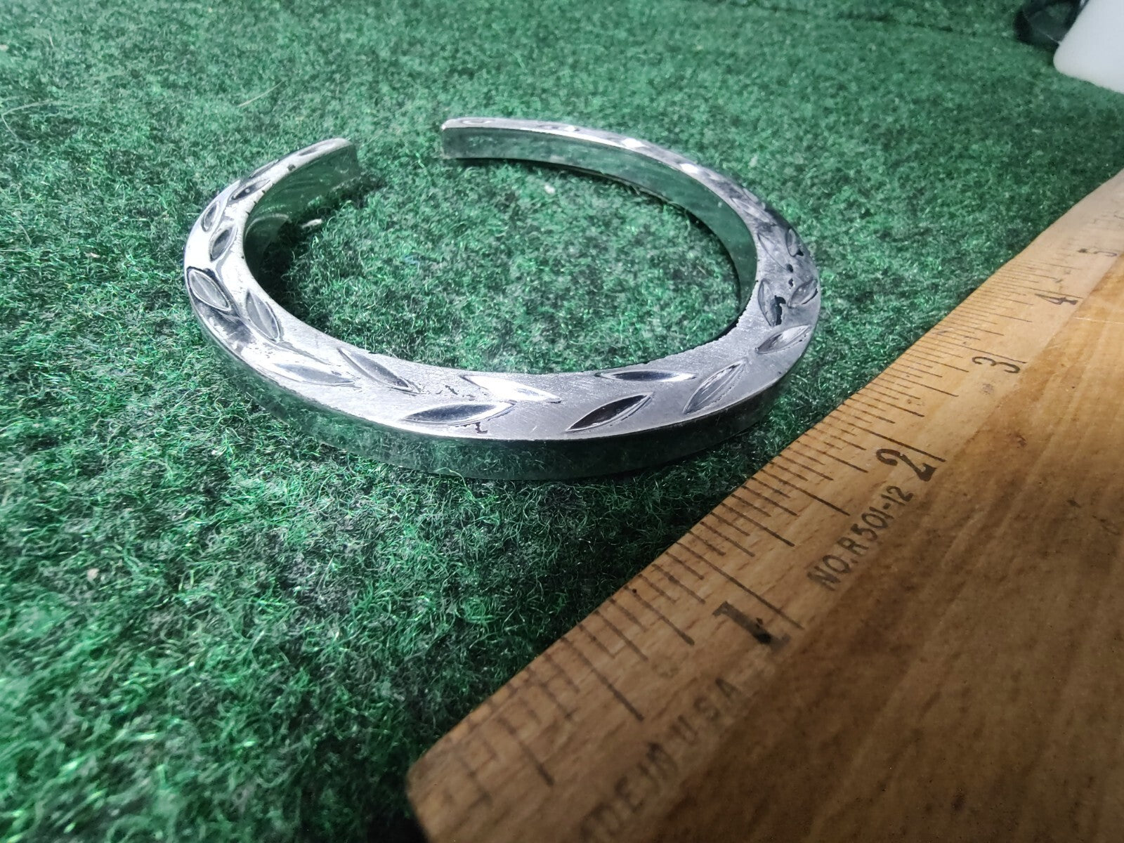 2002 2003 2004 Cadillac DeVeille OEM Chrome Wreath Emblem Badge Logo 92479-2 1S3
