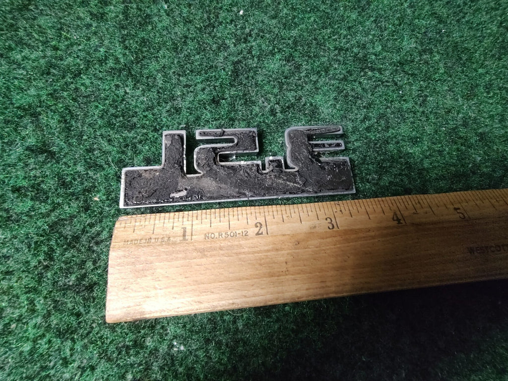 Dodge Charger Magnum 3.5L HIGH OUTPUT Nameplate Emblem Logo 04806330AA 1S2
