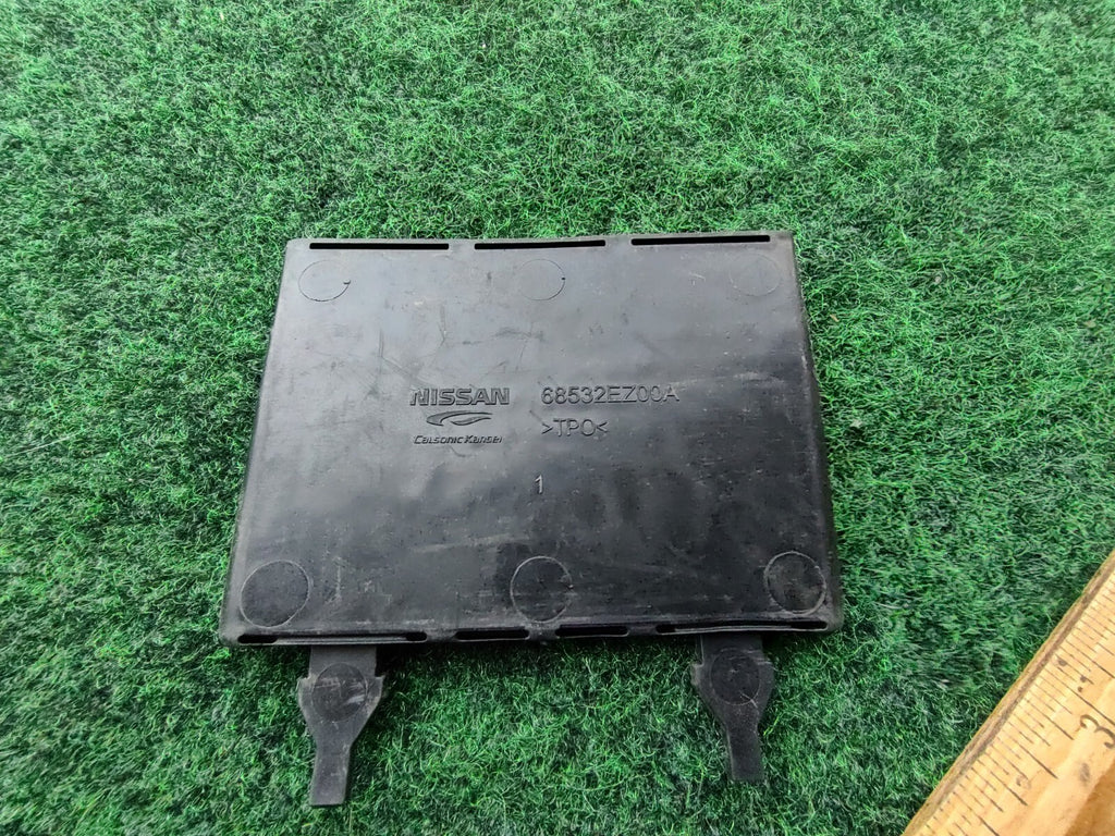 Genuine Nissan Rubber Mat Console Pocket Insert 68532-EZ00A 5S3