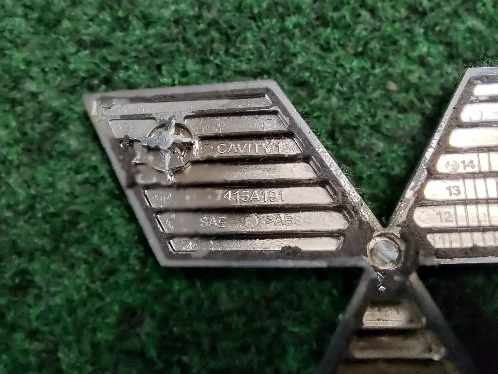 07-12 Mitsubishi Galant Sedan Rear Trunk Lid Emblem Badge Symbol 7415A191 2S9