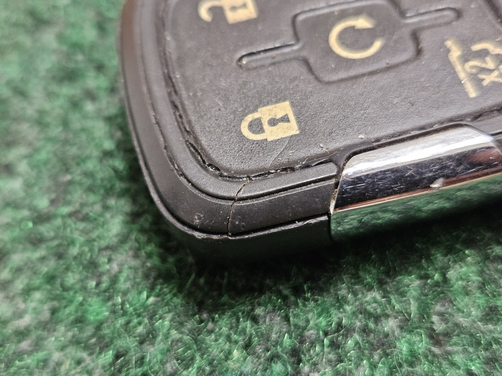 OEM GMC HYQ1AA Key Fob w/ 6 Buttons KeyFob Keless Entry Used Key Is Cut 7S5