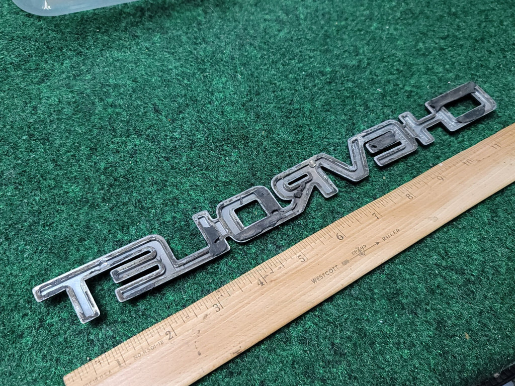 Chevrolet 1997-2003 Blazer 1999-2005 Venture Rear Emblem Badge Logo 10237582 1M1
