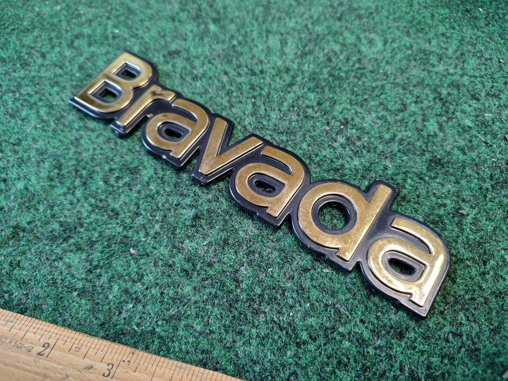 96 97 98 99 00 01 OLDSMOBILE BRAVADA REAR LID SIDE EMBLEM LOGO BADGE Gold 2M9