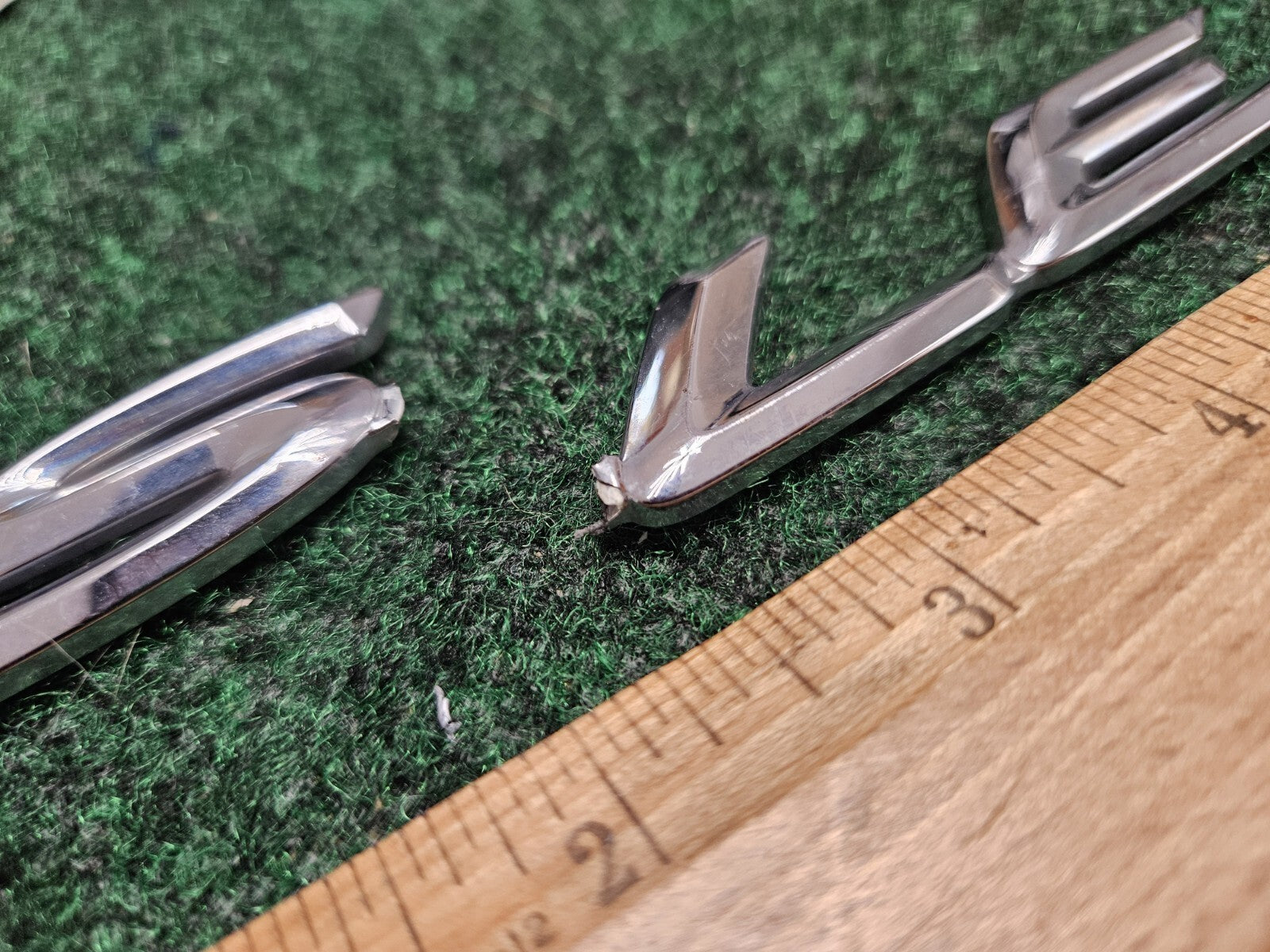 TOYOTA SOLARA SLE REAR LID Chrome EMBLEM LOGO BADGE SIGN  SYMBOL Cracked 5M2