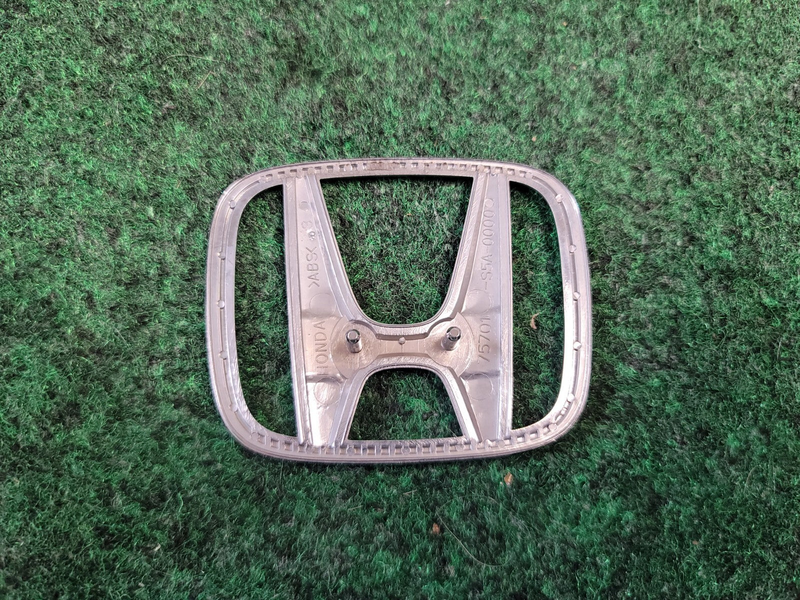 2001-2005 HONDA CIVIC COUPE SEDAN  REAR EMBLEM LOGO 75700-S5A-000 1M8