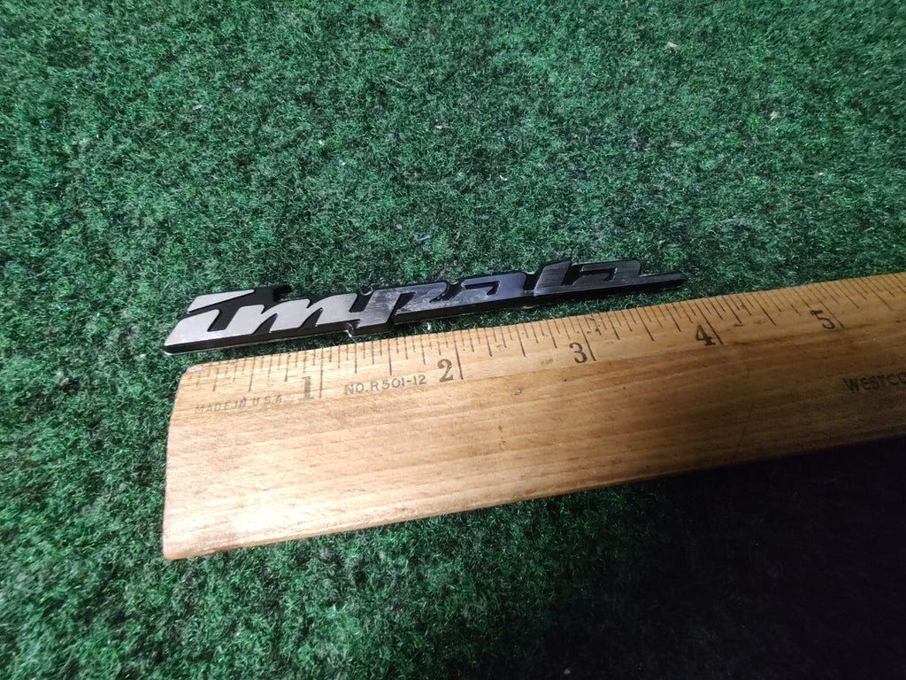 2000-2005 Chevrolet Impala Panel Emblem NAME PLATE BADGE 10290600 OEM 3S5