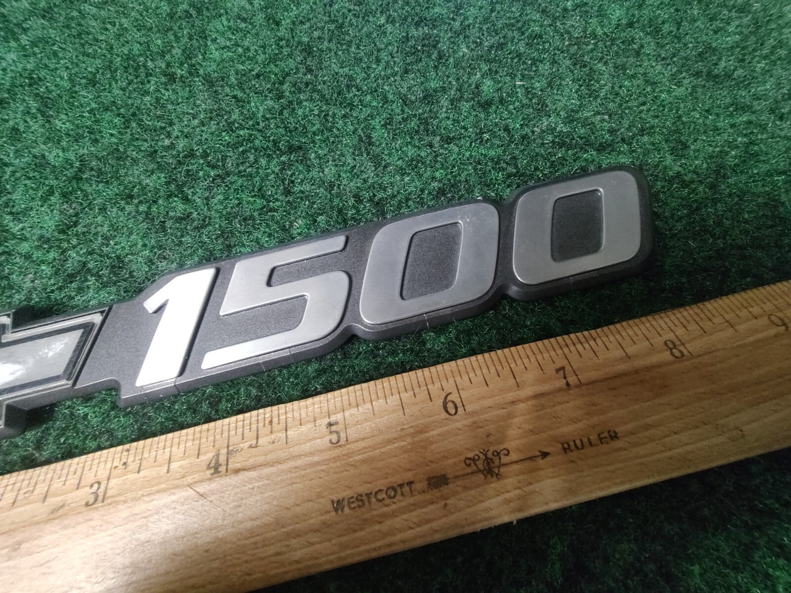 00 01 02 03 04 05 06 CHEVROLET SILVERADO 1500 SIDE EMBLEM BADGE 15707431 8L3
