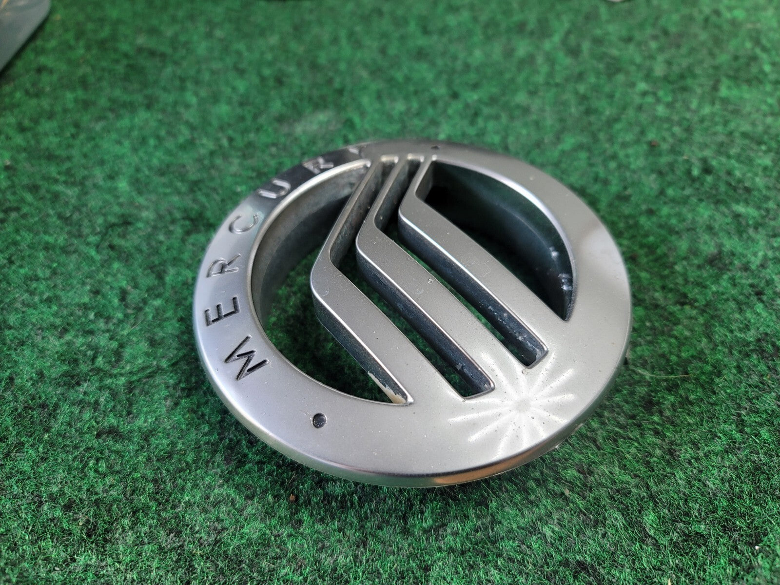 02 03 04 05 MERCURY MOUNTAINEER FRONT GRILLE EMBLEM LOGO BADGE SIGN SYMBOL 1M1