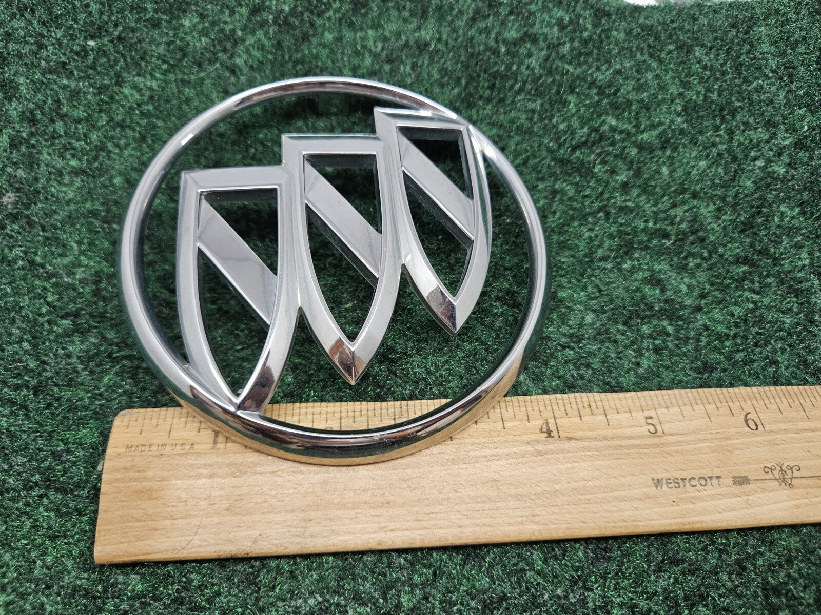 Buick OEM Allure Lacrosse Lucerne Chrome Rear Emblem Badge Logo  20795277 GL1