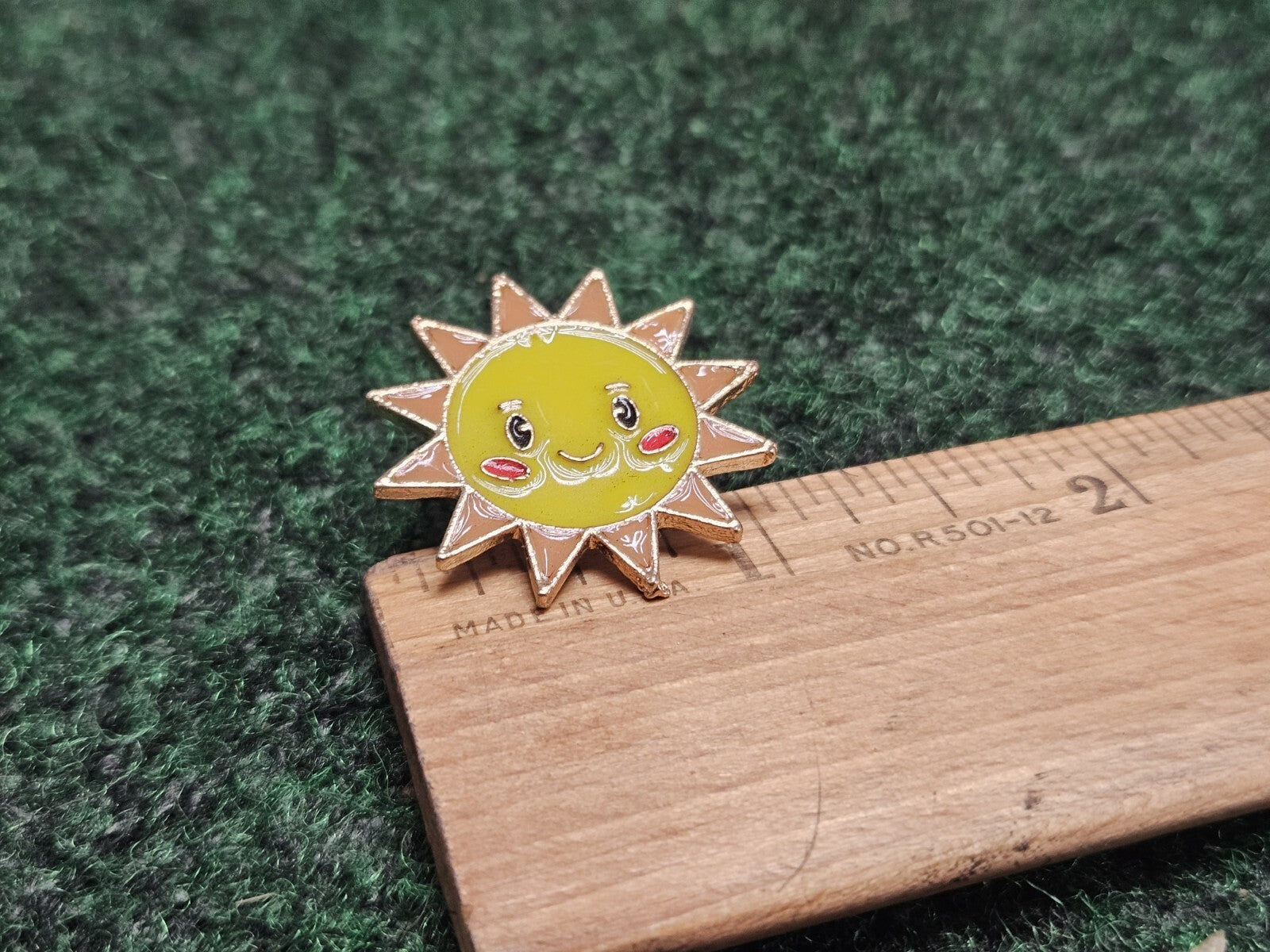 Weather Sun Happy Smile SUNSHINE Collectable Badge Lapel Hat Enamel Pin