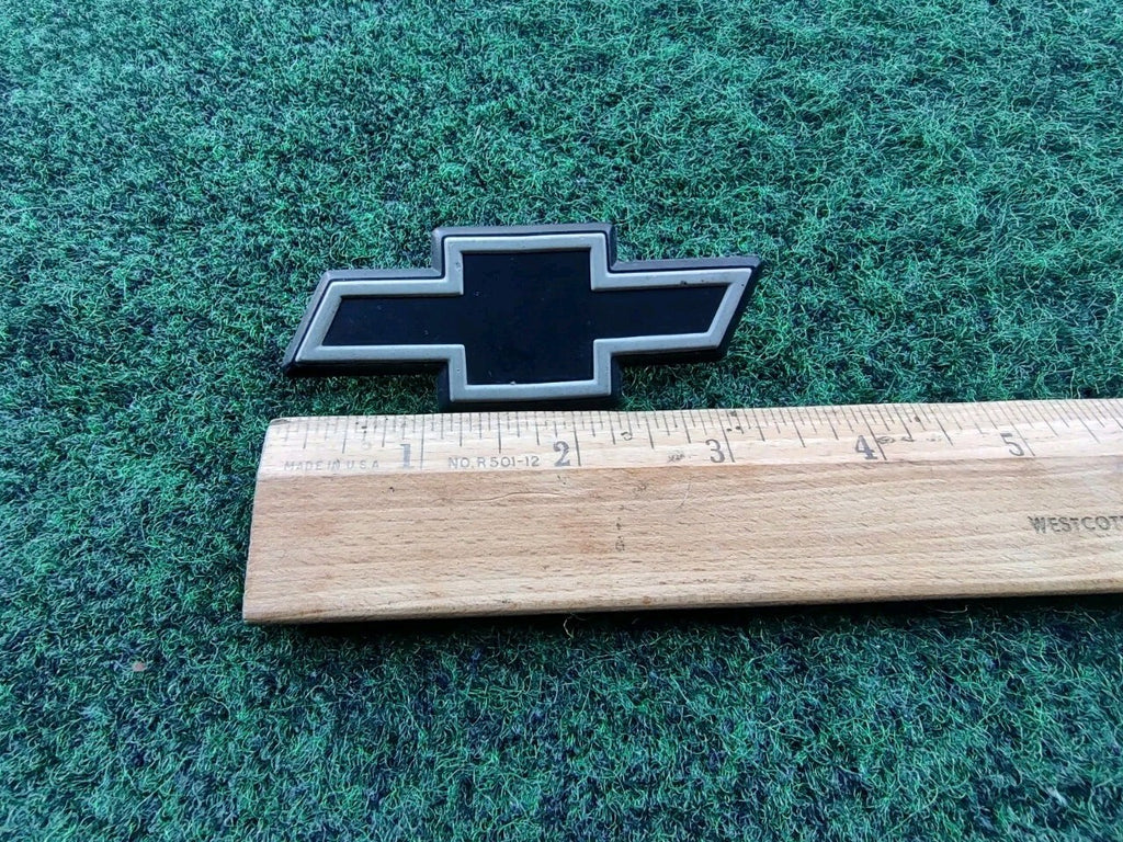 1992-1994 CHEVROLET CAVALIER LOGO BADGE SIGN SYMBOL EMBLEM Nameplate 10L4