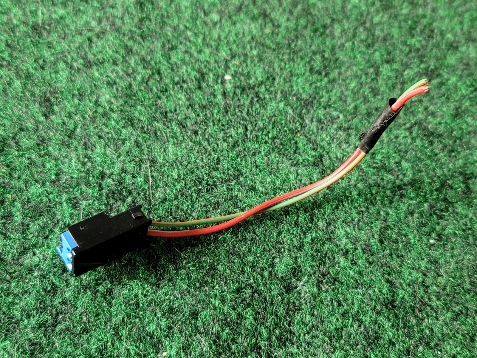 11-21 Jeep Grand Cherokee FUEL FILLER DOOR SWITCH GAS SWITCH Pigtail Wire 9L9